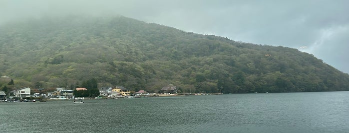 Lake Ashinoko is one of 日本.