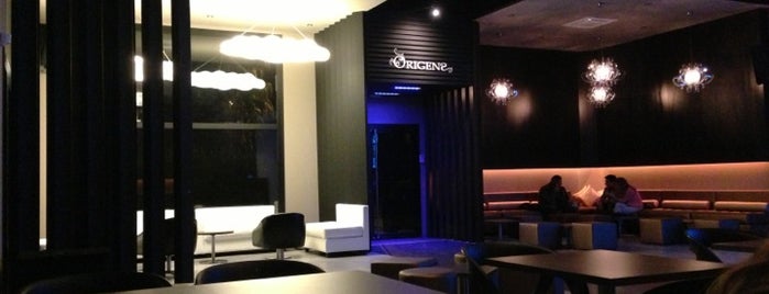 Origens Lounge Bar is one of Lieux qui ont plu à Davide.