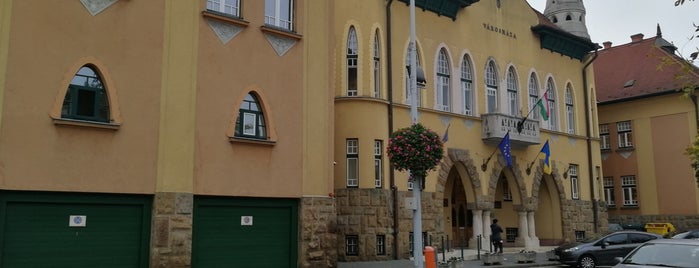 XXII. kerületi Polgármesteri Hivatal is one of Orte, die Imre gefallen.