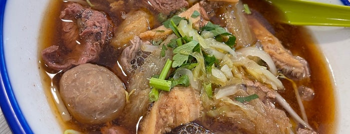 Authentic Hock Lam St Popular Beef Kway Teow 福南街著名牛肉粿條 is one of Singy must-dos.