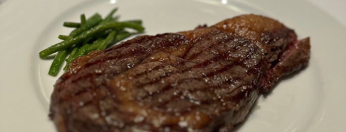 Elbert's Steak Room is one of Food: Makati.