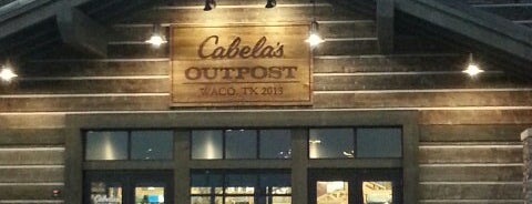 Cabela's is one of Thomasさんのお気に入りスポット.