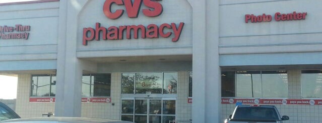 CVS pharmacy is one of Lieux qui ont plu à Mike.