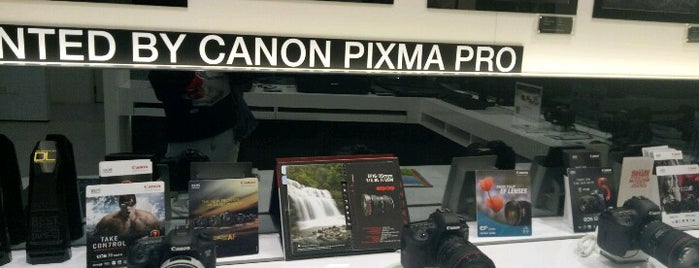 Canon Customer Service Centre is one of Lieux qui ont plu à Chriz Phoebe.