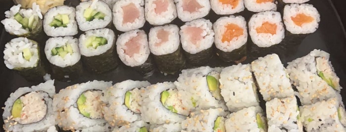 Sushi Maki is one of สถานที่ที่ Ben ถูกใจ.