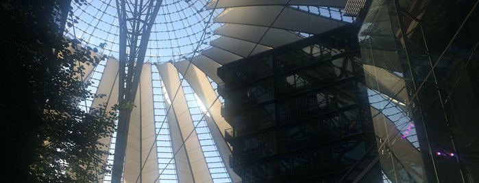 Das Center am Potsdamer Platz is one of MeSuT’s Liked Places.