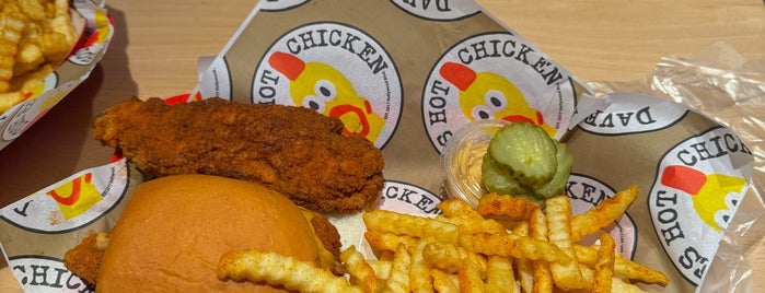 Dave's Hot Chicken is one of مطاعم.
