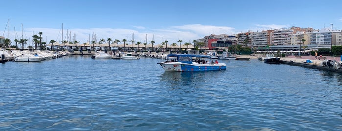 Puerto de Santa Pola is one of Tempat yang Disukai Paola.
