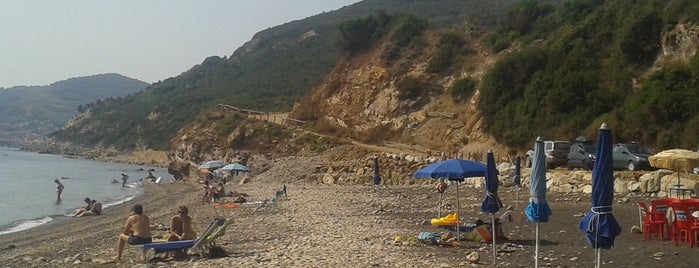 Spiaggia Topinetti is one of Bei locali.