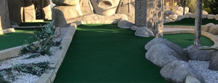 Jungle Rumble Crazy Golf is one of Lugares favoritos de Anthony.