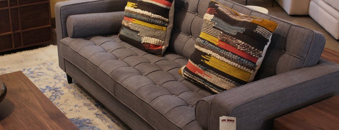 NW Rugs & Furniture is one of Lugares favoritos de Craig.