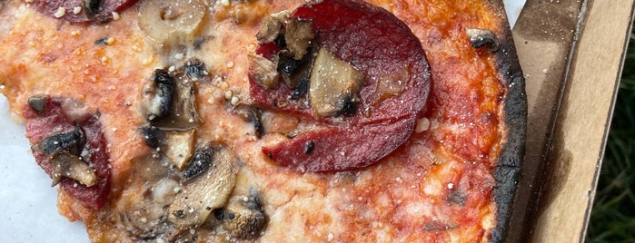 Pizza Locale is one of Tempat yang Disukai Ebru.