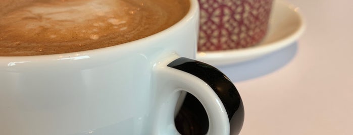 Waterbean Coffee is one of Lieux qui ont plu à Almu.