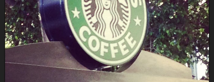 Starbucks is one of Eduardoさんのお気に入りスポット.