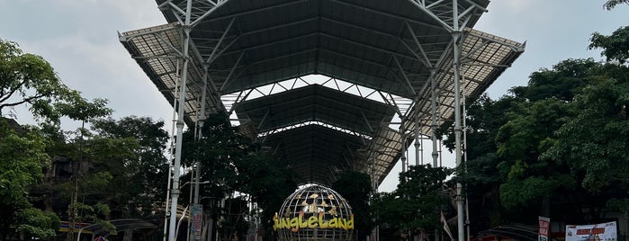 JungleLand Adventure Theme Park is one of ١٠-١٣ (بونشاك).