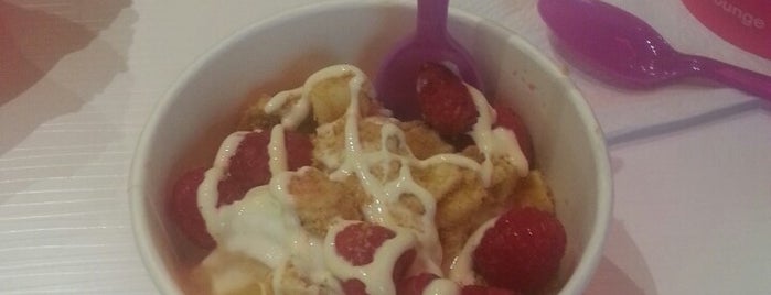 MoYo Frozen Yogurt Lounge is one of Posti che sono piaciuti a Cristina.