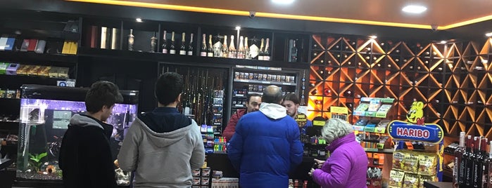 The LIQUOR Shop is one of สถานที่ที่ Murat ถูกใจ.
