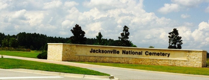 Jacksonville National Cemetery is one of Tempat yang Disukai Susan.