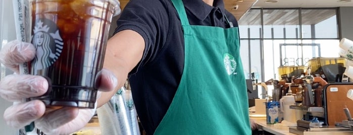 Starbucks is one of Locais curtidos por Hiroshi ♛.