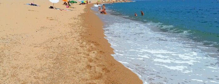 Platja de Sant Pol de Mar is one of Barcelona.