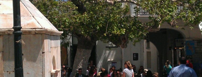 Πλατεία Θεόφιλου Καΐρη (Κάτω Πλατεία) is one of Locais salvos de Spiridoula.