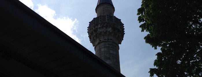 Karadavud Paşa Camii is one of Camiler.