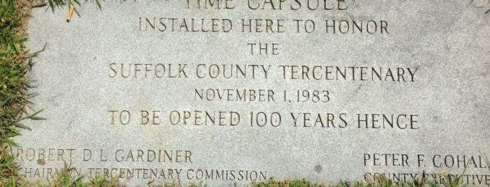 Suffolk County Clerk's Office is one of สถานที่ที่ Alan ถูกใจ.