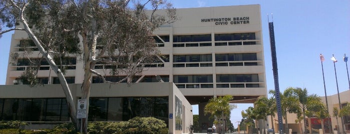 Huntington Beach City Hall is one of สถานที่ที่ Daniel ถูกใจ.