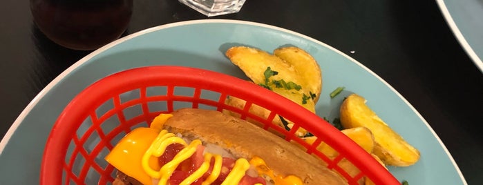 Sundays Café is one of The 15 Best Places for Hot Dogs in Tehrān.