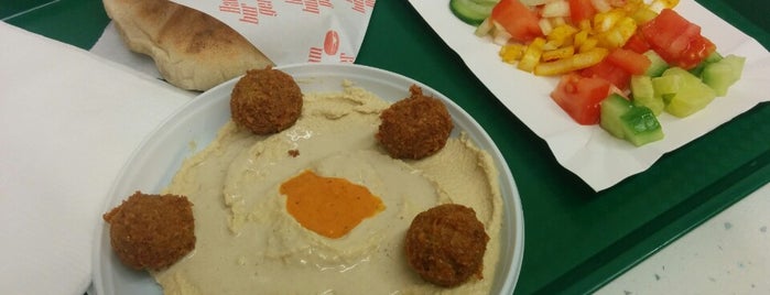 Szalom Falafel is one of Eさんのお気に入りスポット.