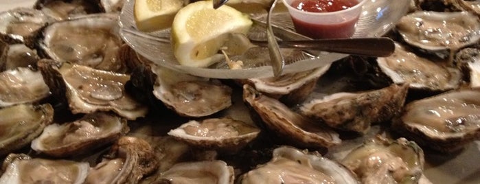 Awful Arthur's Oyster Bar is one of Lizzieさんの保存済みスポット.