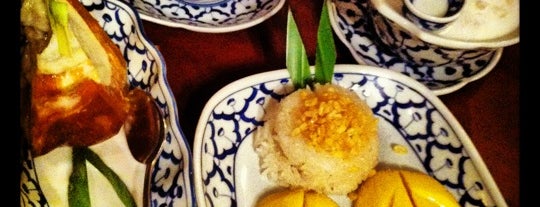Tera Thai Restaurant is one of Posti che sono piaciuti a Karla.
