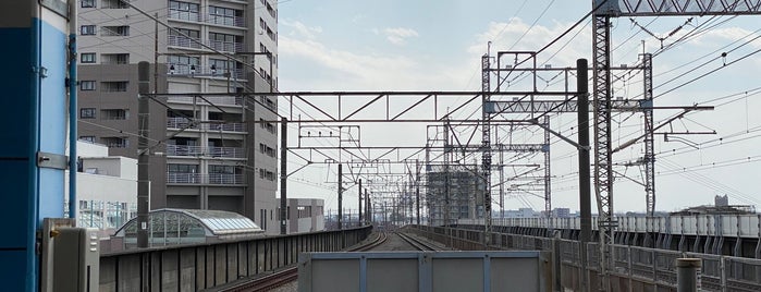 Kita-Yono Station is one of JR等.