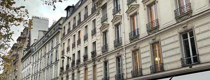 Avenue de la Bourdonnais is one of 36 Hours In Paris.