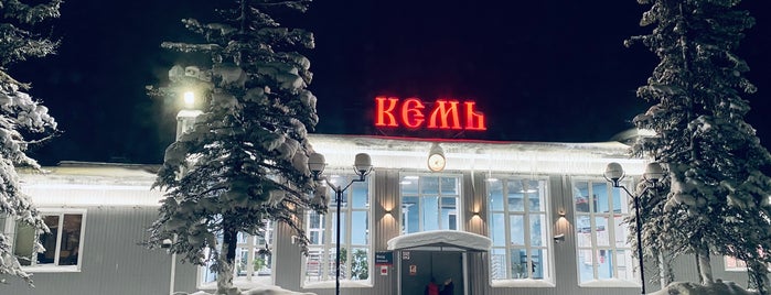 Kem Railway Station is one of Вокзалы России.