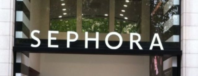 SEPHORA is one of Tempat yang Disukai Gökçe.