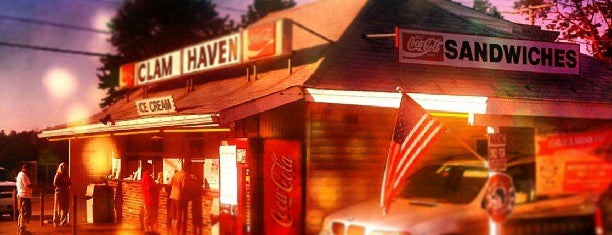 Clam Haven is one of Locais curtidos por Michael.