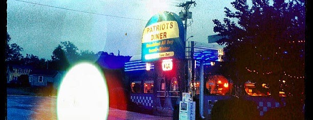 Patriots Diner is one of Locais curtidos por Samantha.