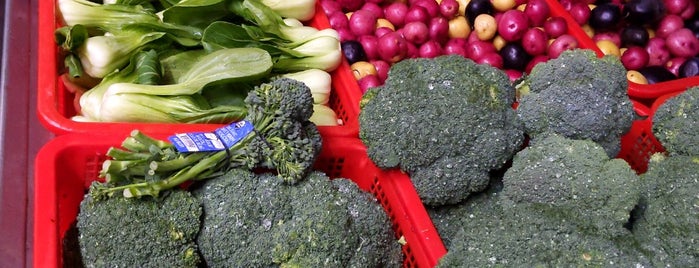 Valencia Farmers Market is one of San Francisco.