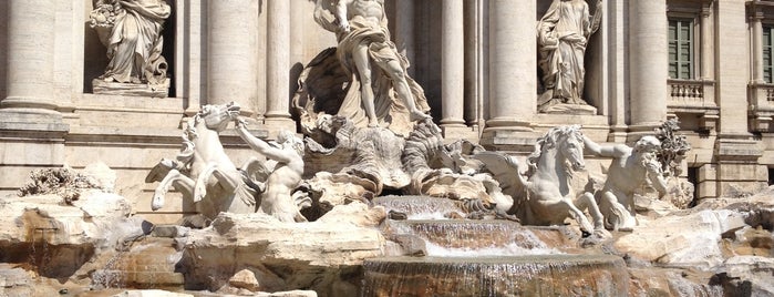 Fontaine de Trevi is one of #4sqCities #Roma - 100 Tips for travellers!.