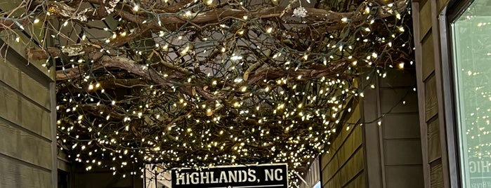 Highlands, NC is one of Nancyさんのお気に入りスポット.