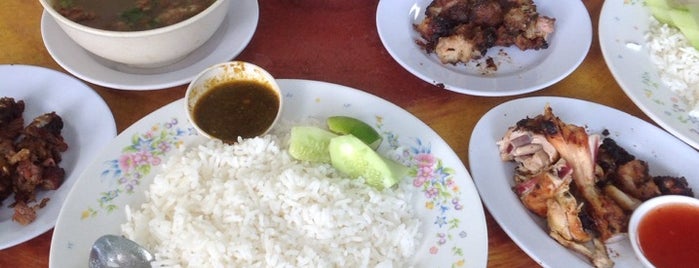 Mok Su Nasi Sup Daging Bakar is one of Lugares favoritos de ꌅꁲꉣꂑꌚꁴꁲ꒒.