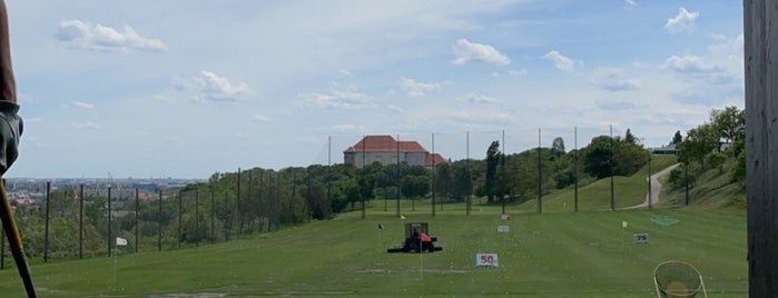 Academy Golf Budapest is one of BUDAPEST.
