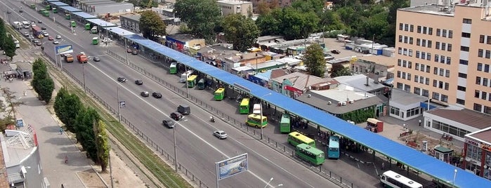 Автовокзал на Холодній Горі is one of Андрей'ın Beğendiği Mekanlar.