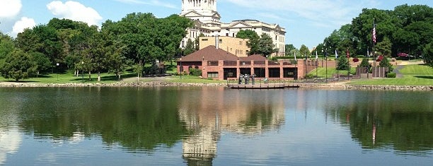 South Dakota Capitol Building is one of Locais curtidos por A.