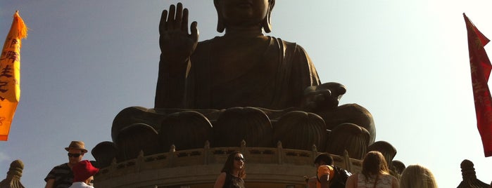 Tian Tan Buddha (Giant Buddha) is one of Mundo.