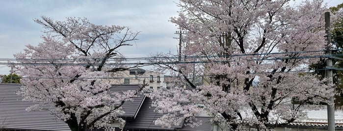 Yamazaki Station is one of 都道府県境駅(JR).