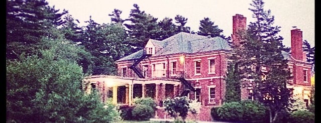 Hyde School is one of Tempat yang Disukai Emily.