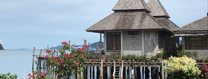 Salakpetch Resort @ Salakpetch Marina Bay is one of Locais curtidos por phongthon.