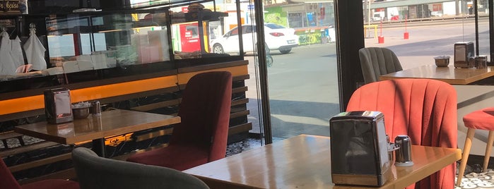 Meşhur Sarıyer Börekçisi / Cafe is one of K G 님이 좋아한 장소.